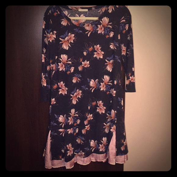 Cute floral tunic !! - Picture 1 of 3
